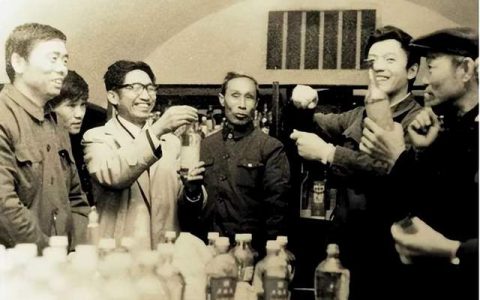 53年初心未改！五粮液做中国低度名优白酒开创者，更做温暖领航人