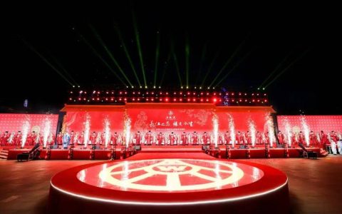 长江见证！五粮液“和美婚典”把新人们都羡慕哭了