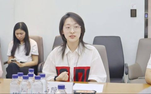 五粮液浓香酒有限公司总经理尹路一行莅临华鼎酒业参观交流