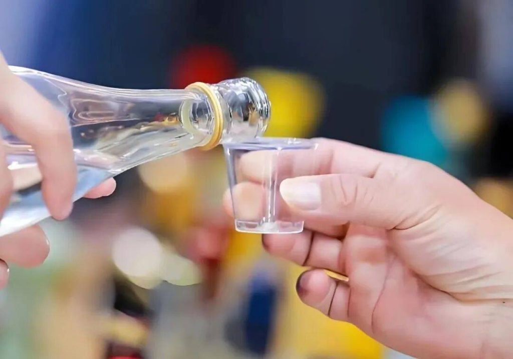 几十块的光瓶酒，真的能和几百块的一样好？