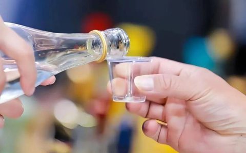 几十块的光瓶酒，真的能和几百块的一样好？