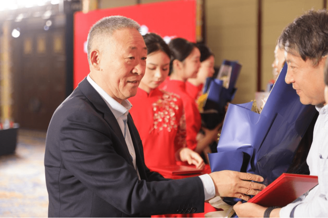 中国酒业协会颁发2025年度“中国酒业协会科学技术奖”、”2025年度中国酒业协会科学技术奖·仪狄奖”等奖项 | 酒业时报-酒业报 ...