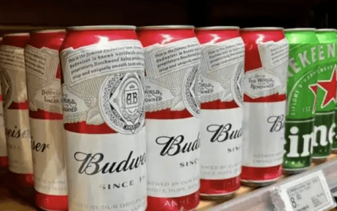 啤酒圈的“冰火两重天”，在百威亚太这份半年报里体现得淋漓尽致。